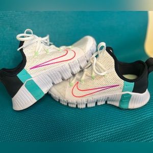 Nike Women’s Metcon 3 White/Hyper Violet/Crimson